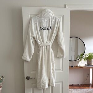 Aritzia Cozy White Bathrobe XS/S